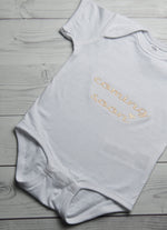 Lade das Bild in den Galerie-Viewer, Babybody „coming soon&quot; - HANDMADEATELIER
