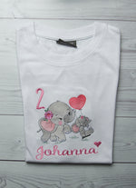 Lade das Bild in den Galerie-Viewer, Kindershirt ,,Elefantenmama mit Kind&quot; - HANDMADEATELIER
