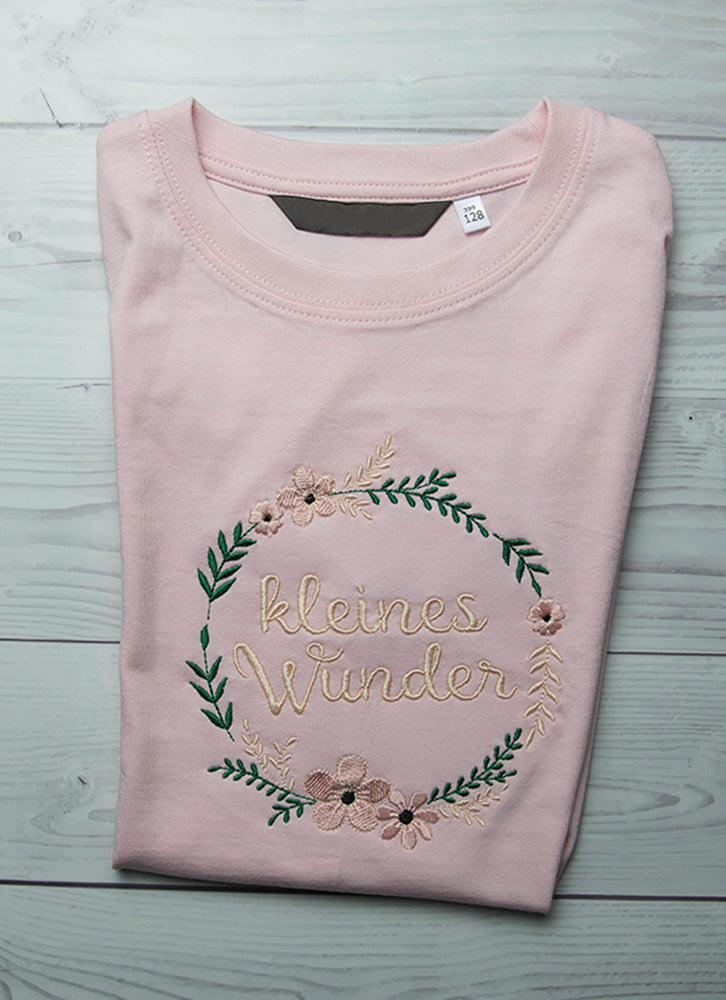 Kindershirt ,,kleines Wunder Kranz 2" - HANDMADEATELIER