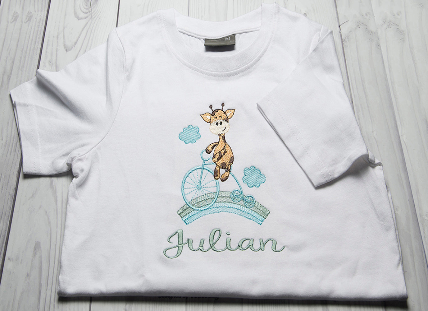 Kindershirt ,,Giraffe fährt Dreirad" - HANDMADEATELIER